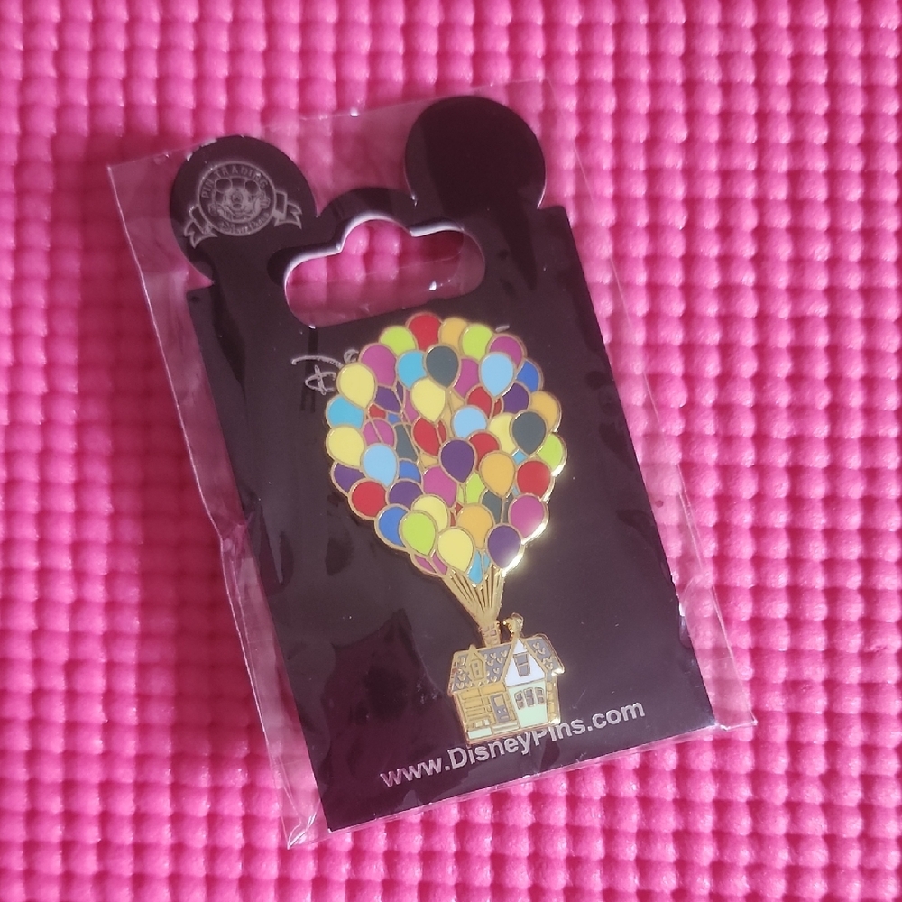 Pixar Up Balloon Pin. Exclusive Disney Trading Pin.